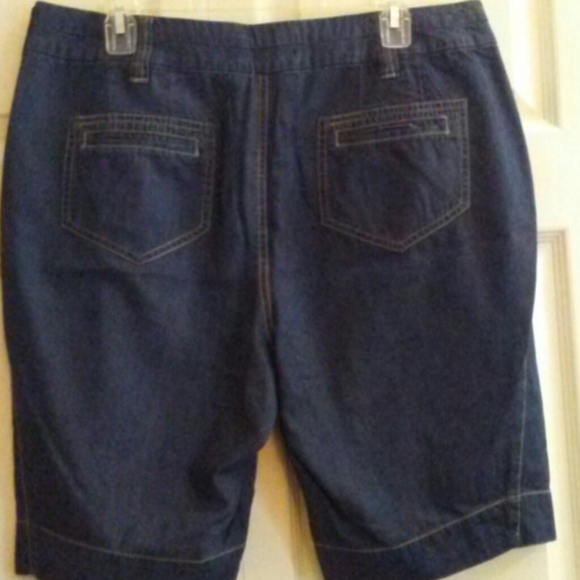 Shorts - Picture 5 of 6